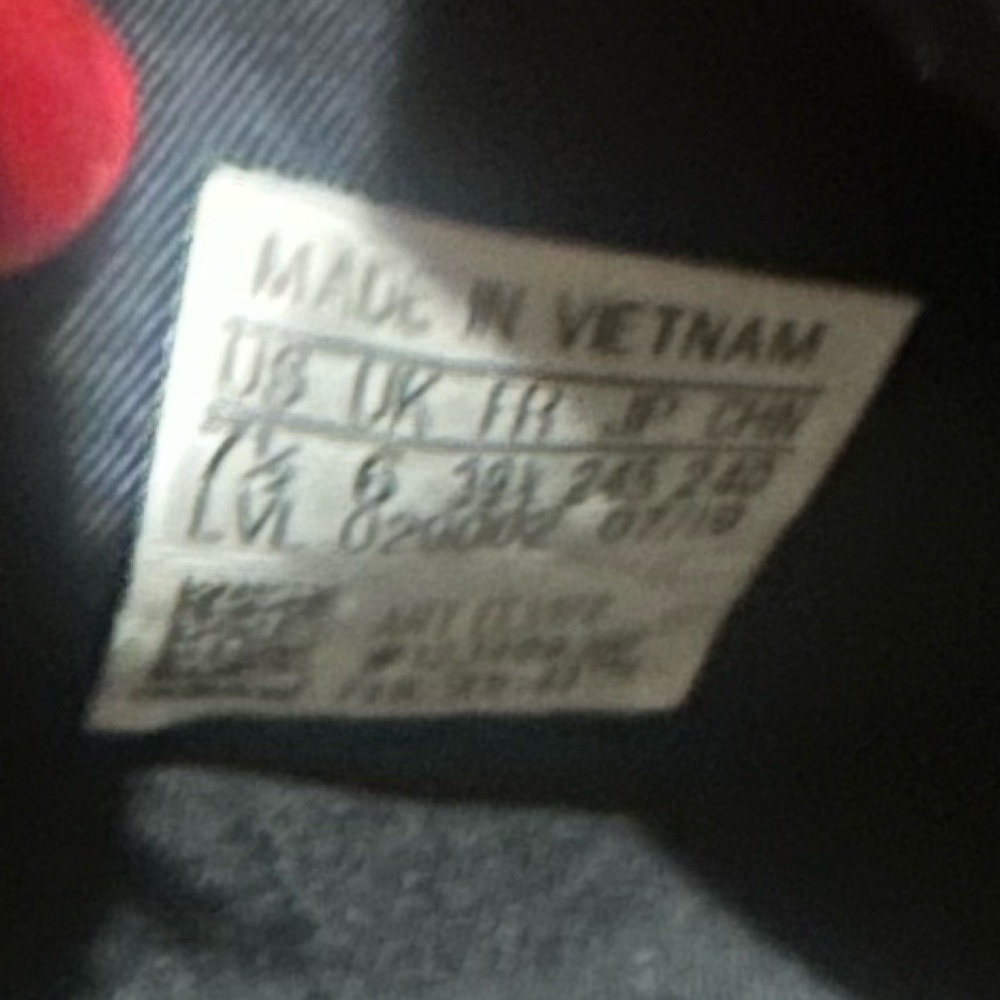 EUC! Adidas Women's 7.5 Black and White Sneakers - Picture 5 of 5